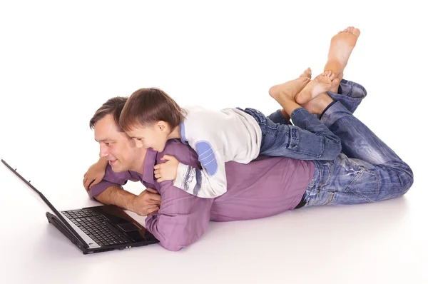 Dad and son with laptop — Stock Photo, Image