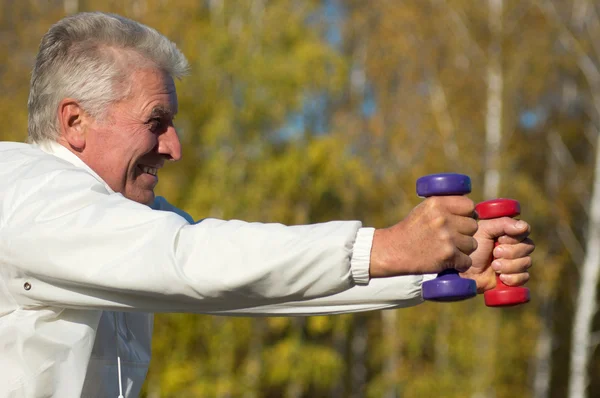 Old man with dumb bells — Stock Photo, Image