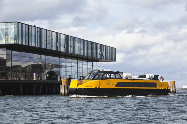Копенгаген: waterbus — стоковое фото