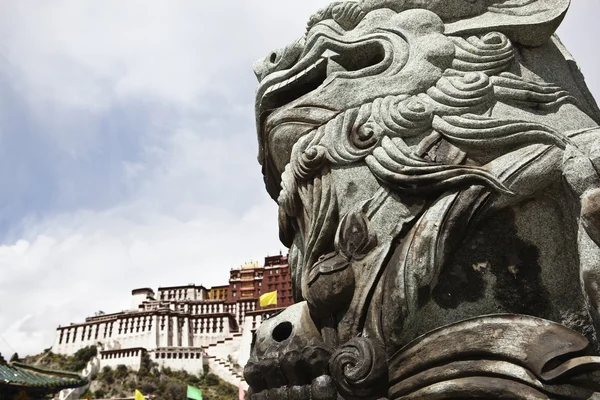 チベット: 石造りのライオン ストックフォト