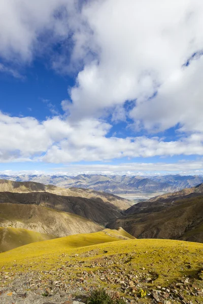 Tibet: plateau terrain — Stock Photo, Image