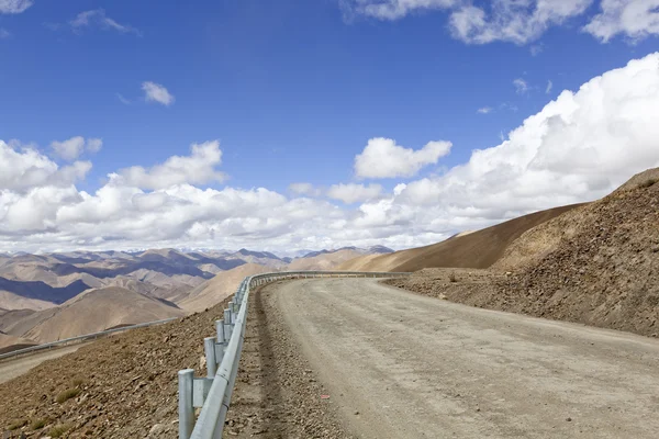 ヒマラヤ山脈のチベット: 道路 — ストック写真