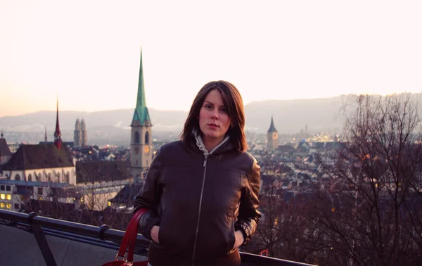 Mujer joven en Suiza —  Fotos de Stock