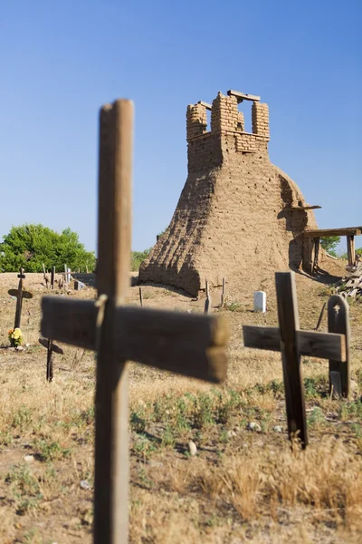 Ruines de l'église et cimetière Photo De Stock