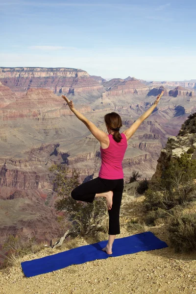 Glücklich Grand Canyon Yoga Praxis — Stockfoto