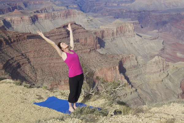 Práctica de Yoga en el Gran Cañón — Foto de Stock