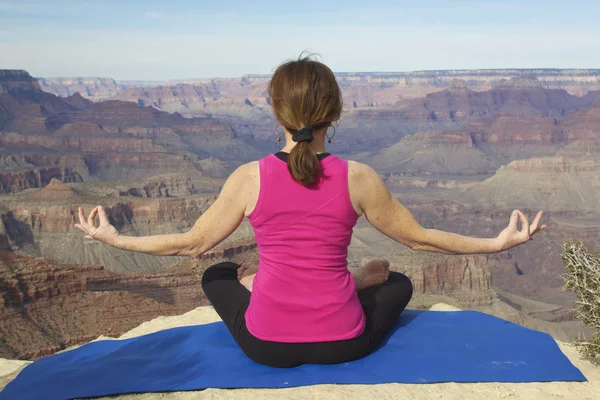 Büyük Kanyon yoga meditasyon — Stok fotoğraf