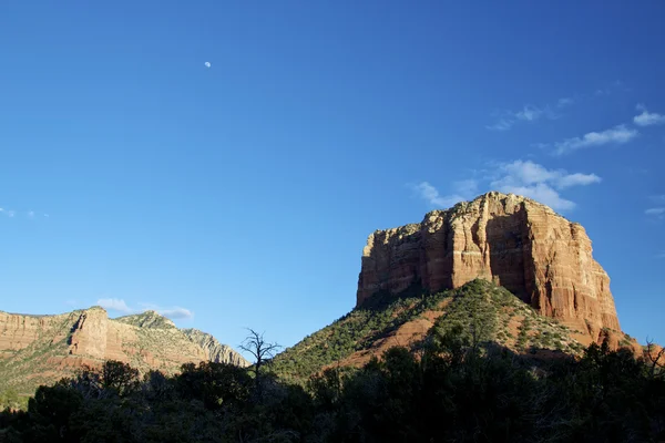 Court thouse Rock and Moon Sedona Arizona — стоковое фото