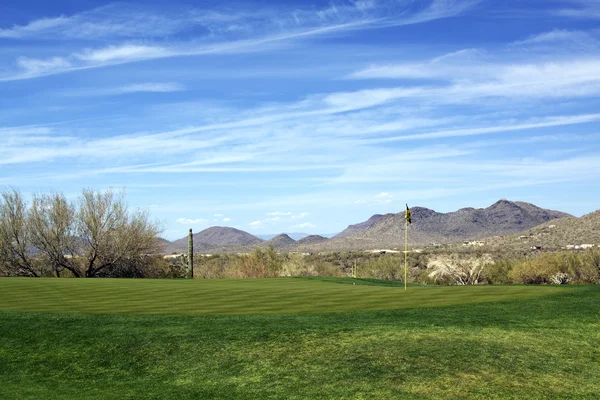 Naturskön golfbana i arizona — Stockfoto