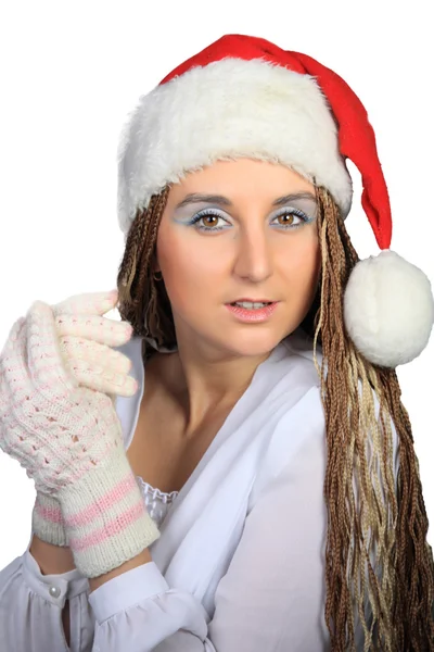 Девушка в новогодней кепке и рукавицах . — стоковое фото