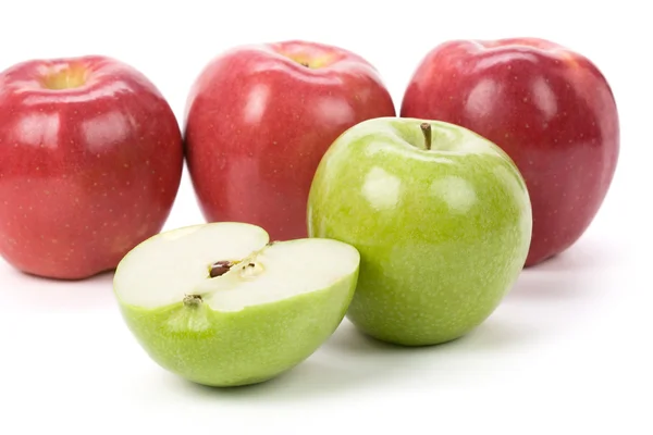 Zelené jablko červené jablko — Stock fotografie