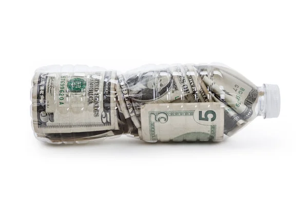 Plastflaska och dollar — Stockfoto