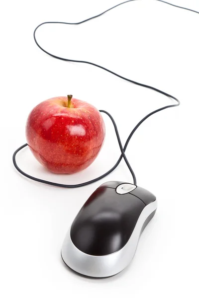 Souris d'ordinateur et pomme rouge — Photo