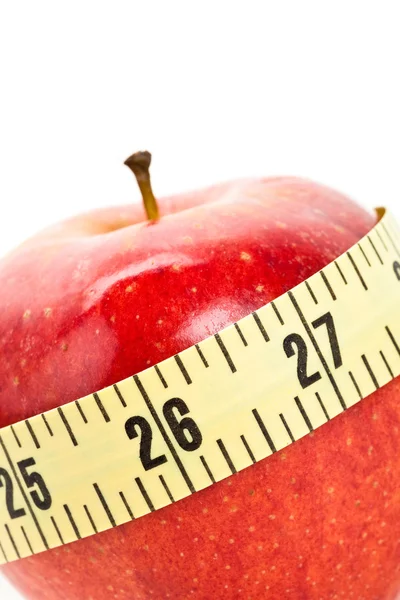 Czerwone jabłko i centymetrem — Zdjęcie stockowe