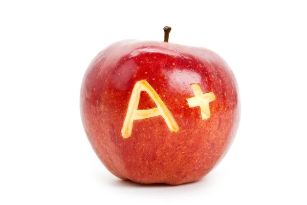Красное яблоко и знак A Plus — стоковое фото