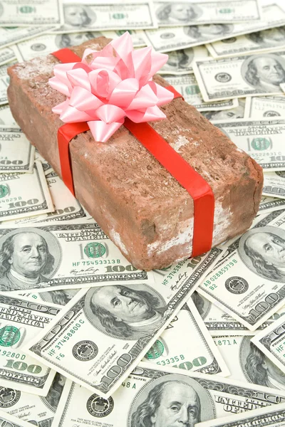 Prank presente e dólares — Fotografia de Stock