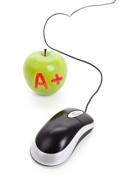 Πράσινο μήλο και υπολογιστή ποντίκι — Φωτογραφία Αρχείου