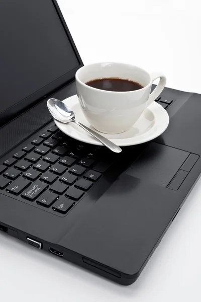 Tazza di caffè e computer — Foto Stock