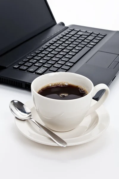 Φλιτζάνι καφέ και υπολογιστή — Φωτογραφία Αρχείου
