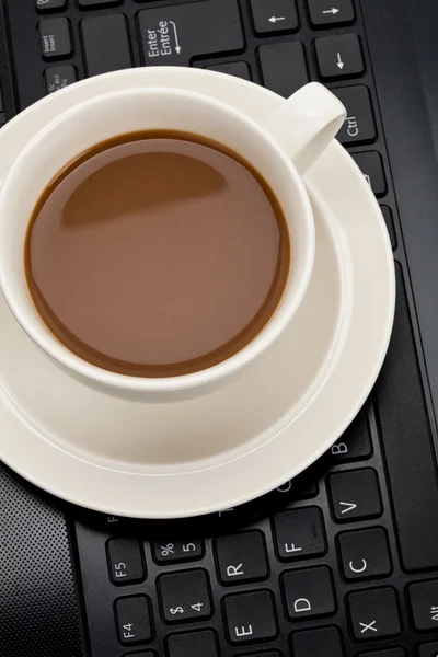 Csésze kávé és számítógép — Stock Fotó