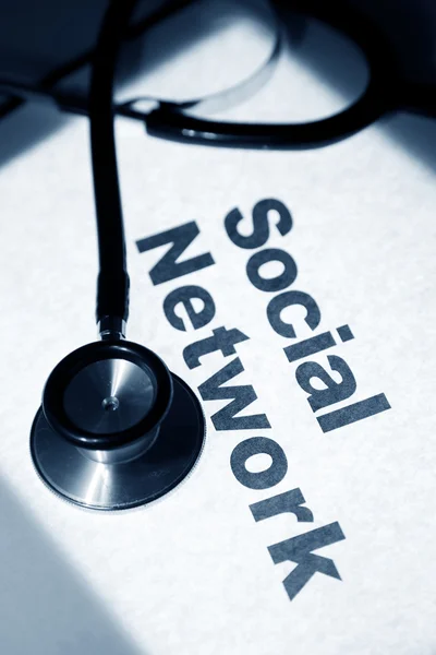 Stethoscoop en sociaal netwerk — Stockfoto