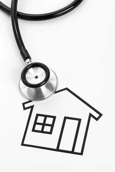 Stetoskop i dom — Zdjęcie stockowe