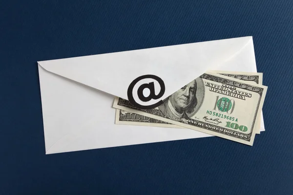 Електронна пошта та долар США — стокове фото