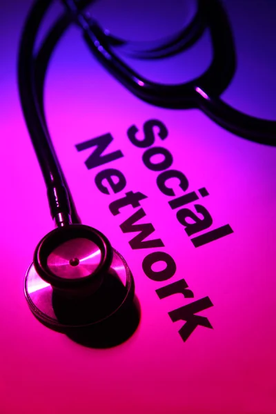Estetoscópio e Rede Social — Fotografia de Stock