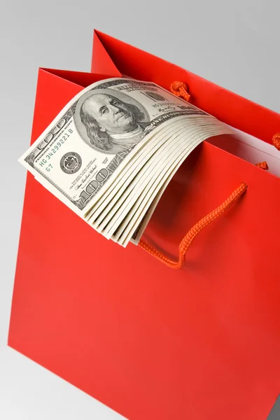 Rote Einkaufstasche und Dollar — Stockfoto