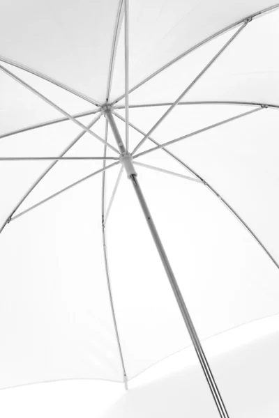 Weißer Regenschirm — Stockfoto