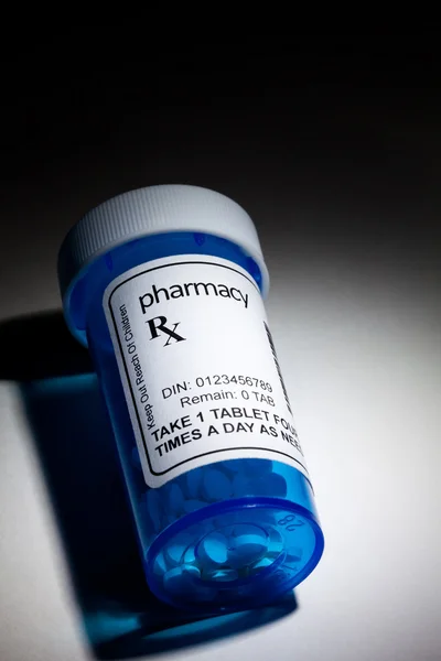 Modrou pilulku láhev — Stock fotografie