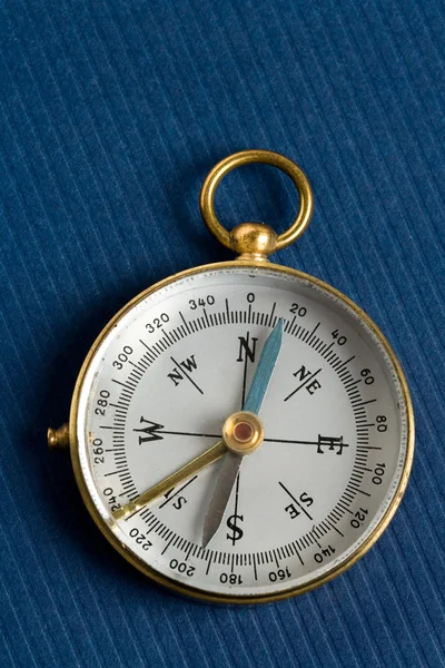 Старий компас — стокове фото