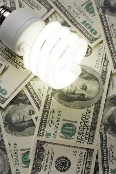 Kompakt fénycső villanykörte és a dollár — Stock Fotó