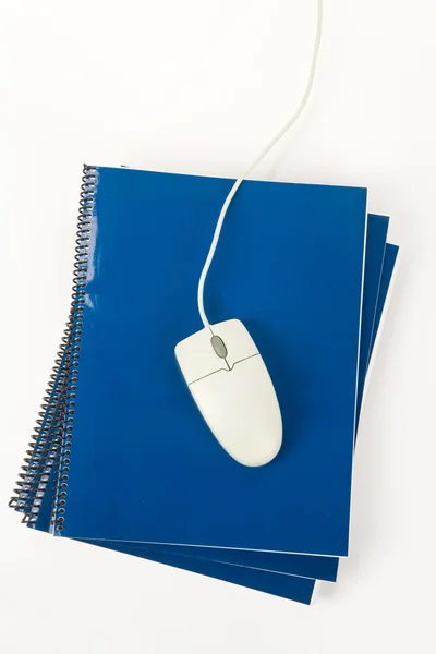 Azul escola livro didático e mouse computador — Fotografia de Stock