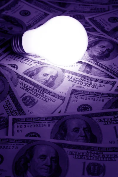 Lâmpada de luz brilhante e dólar — Fotografia de Stock