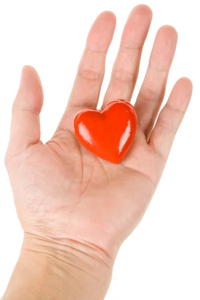 Hand hält ein rotes Herz — Stockfoto
