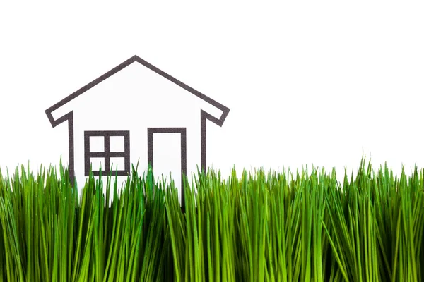 房子和绿草 — 图库照片