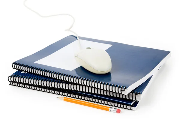 Blauwe school leerboek en computer muis — Stockfoto
