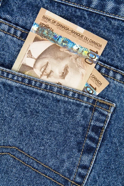 Jean azul e dólares canadenses — Fotografia de Stock