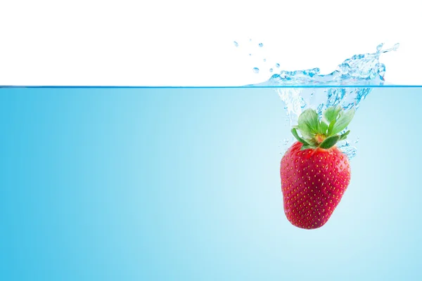Spritzer Erdbeere. — Stockfoto