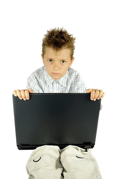 Berouwvolle jongen met laptop — Stockfoto