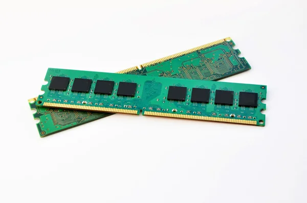 Dua chip komputer pada latar belakang putih — Stok Foto