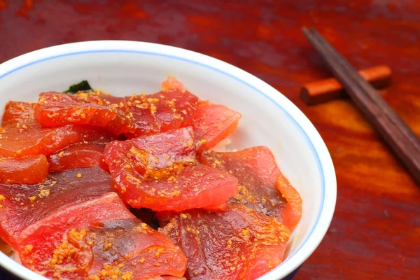 stock image Vinegared rice topped with sliced raw tuna