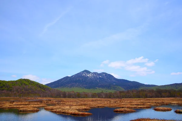Mt.hiuchigatake ve oze bataklık — Stok fotoğraf