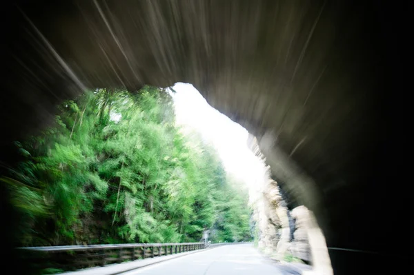 Spännande underjordisk tunnel — Stockfoto