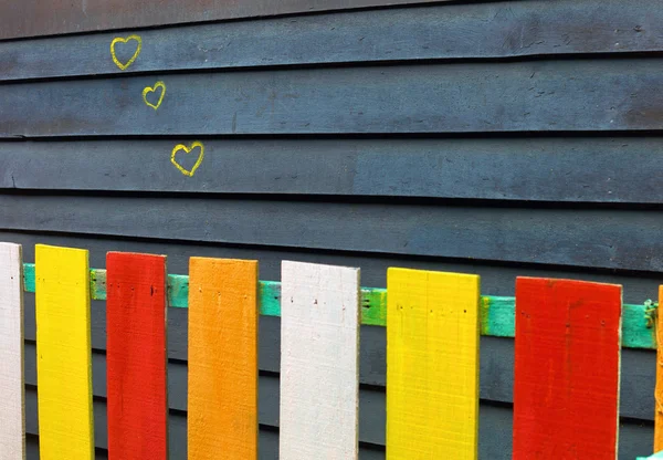 Χρωματιστά φράχτη με καρδιά αντλεί — Φωτογραφία Αρχείου