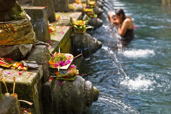 Puru tirtha empul świątynia oczyszczania basenów — Zdjęcie stockowe