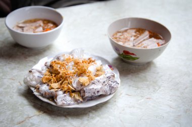 Vietnamese bánh cuon nóng dish