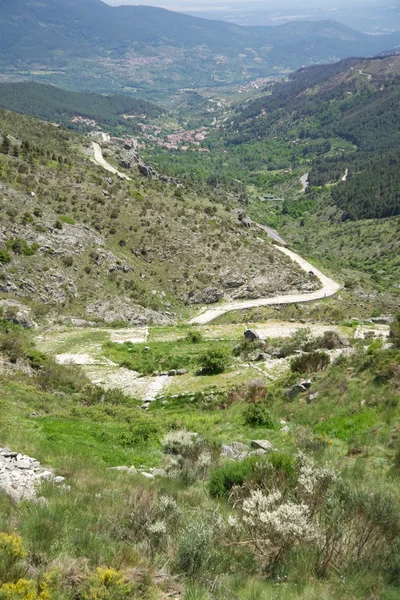 Estrada romana antiga nas montanhas de Gredos — Fotografia de Stock