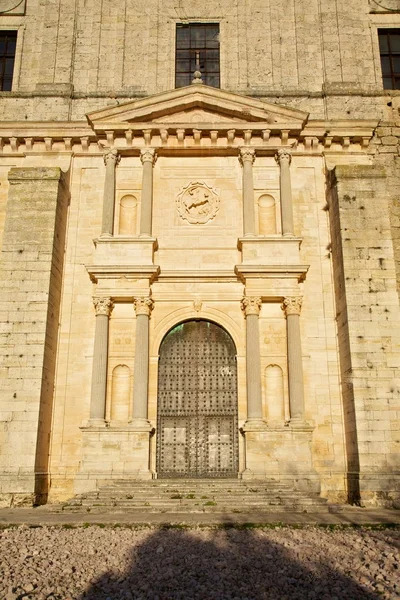 Door of church in Ucles — Stock Photo, Image